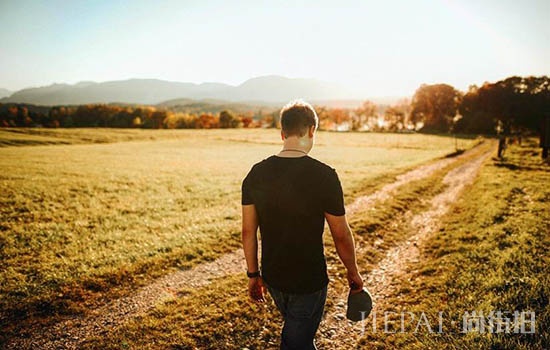 头发硬烫锡纸烫好看吗 改善的发质的小技巧