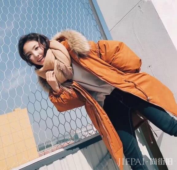 章若楠机场街拍高调“秀”衣品，国民初恋真仙