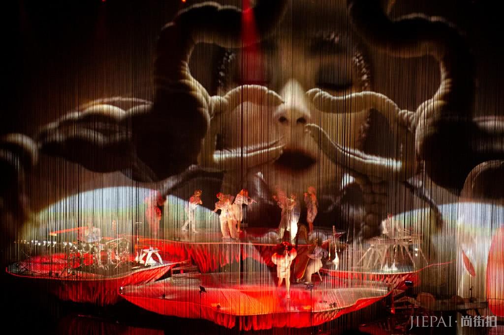 她是王菲最爱模仿的人,拍一次电影就得影后,55岁也DRAMA