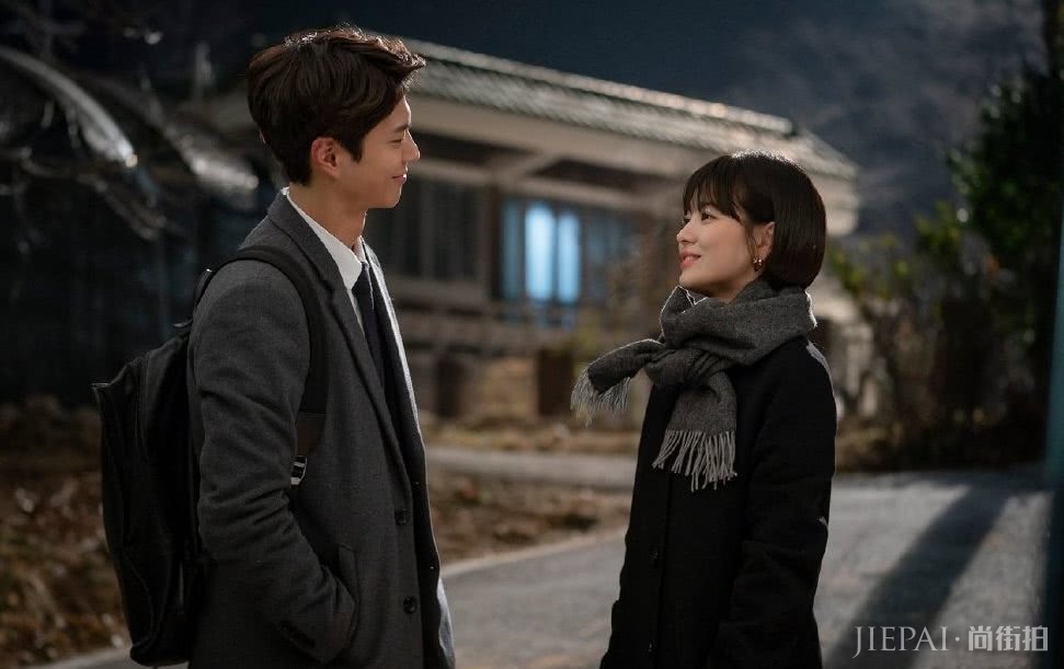 宋慧乔剪波波头减龄时髦，扎发造型优雅大气