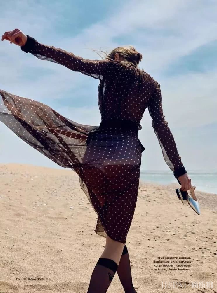 圆点夏天穿最好，女人衣橱必备单品