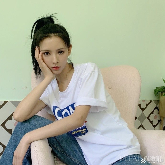 王思聪前女友张予曦晒美照网红味太浓