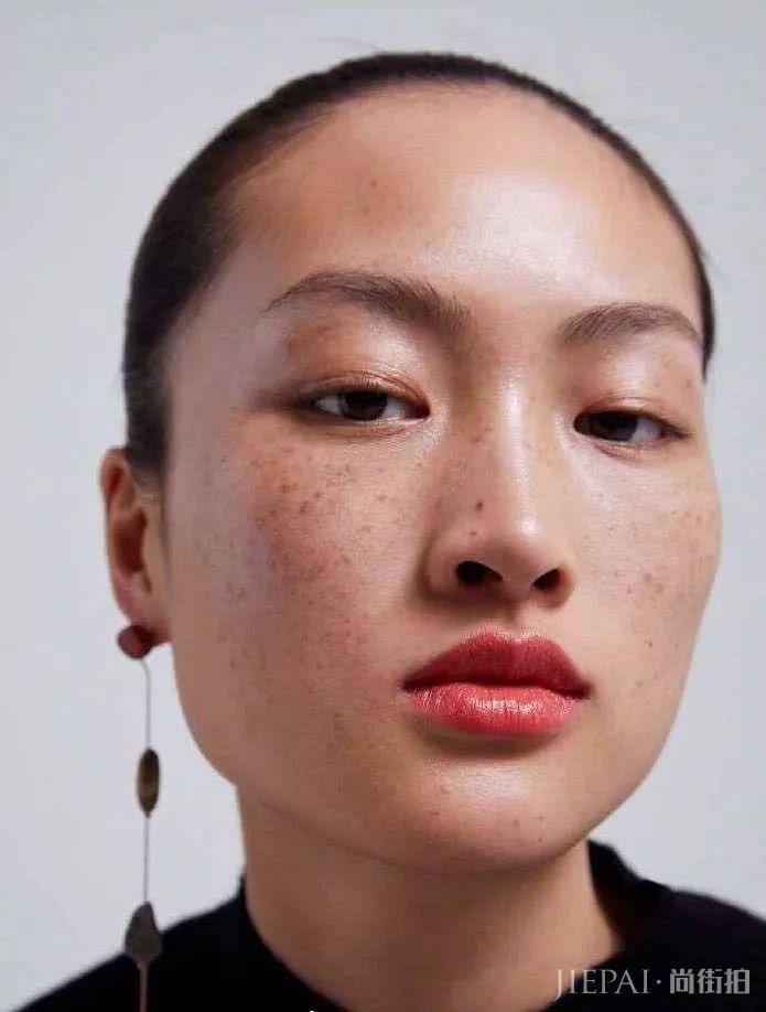 GUCCI重拾彩妆，画风诡异为博眼球？大牌为何爱用牙缝模特？