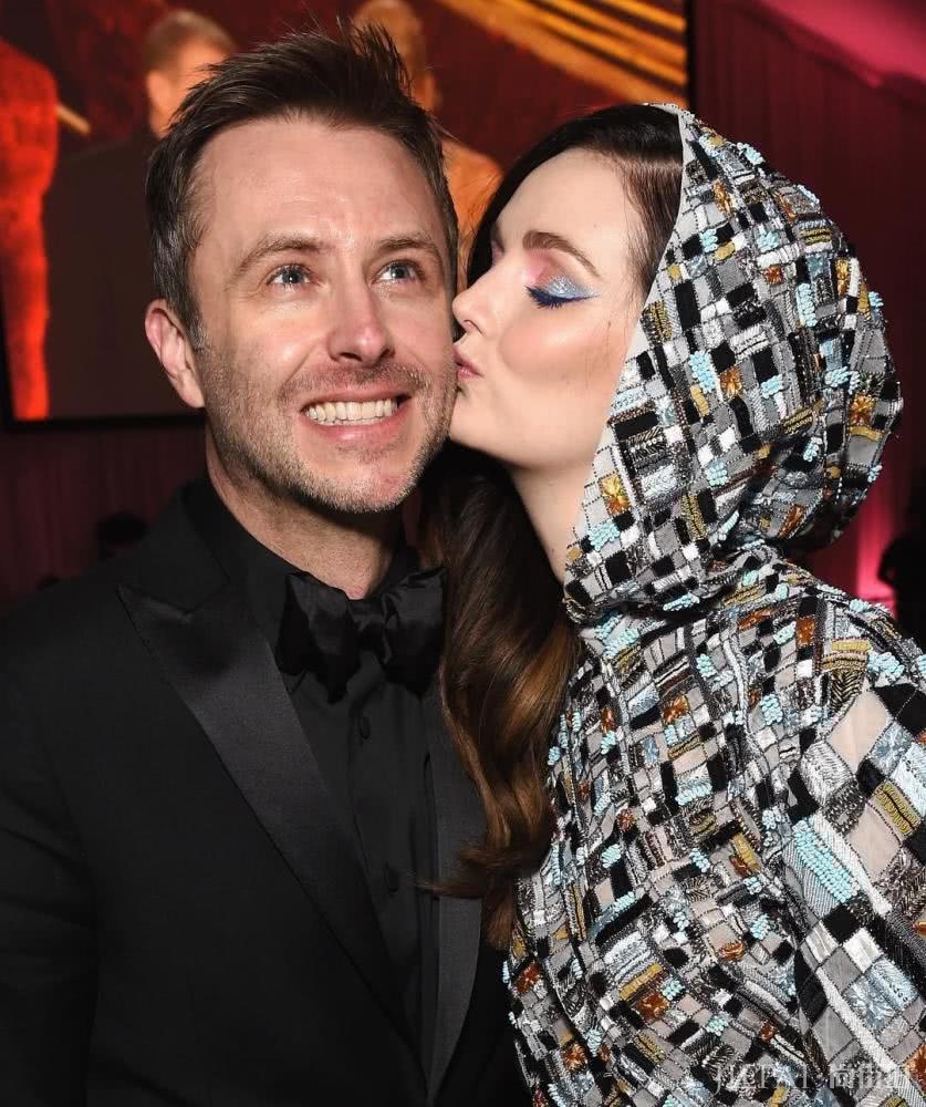 她是超模更是真名媛！美国传媒巨头继承人，35岁仍有一张娃娃脸