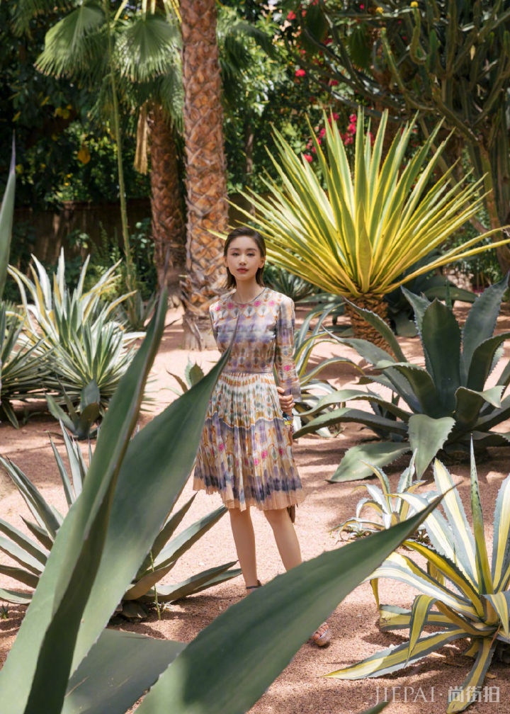 小个子明星王子文搭配多变,还很有气质