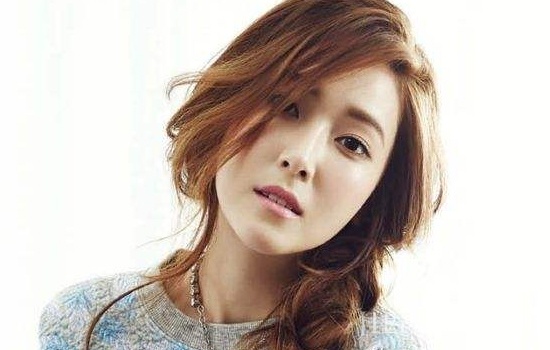 怎样用卷发棒卷泡面头 复古率性自己搞定