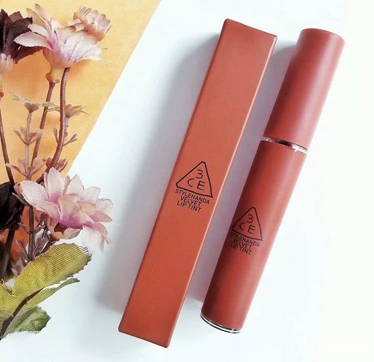 和闺蜜大吃一顿小龙虾后，我拥有了最潮唇色