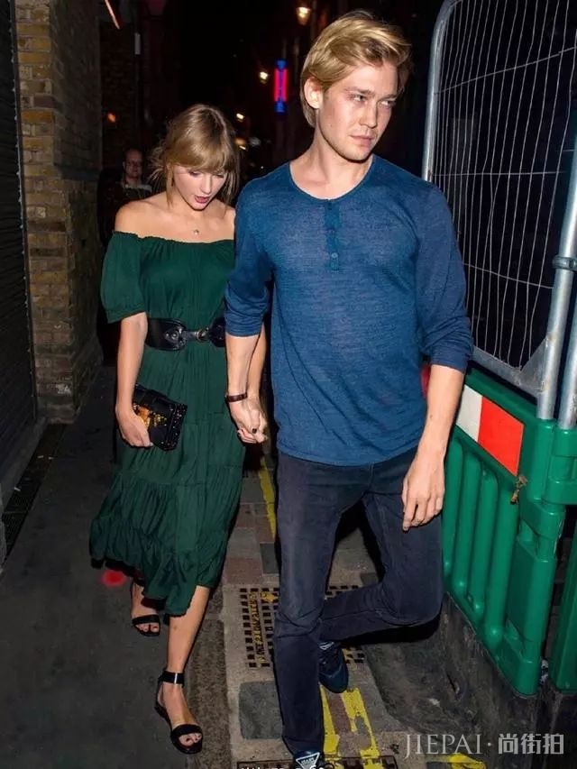 穿对裙子，你就是最美人间五月天，看最新欧美街拍示范吧