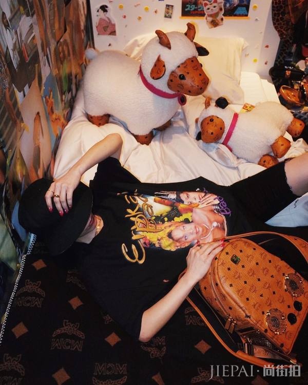 日本模特&DJ Una Kinoco私照合辑:华丽丽的街头混搭风格腔调足!
