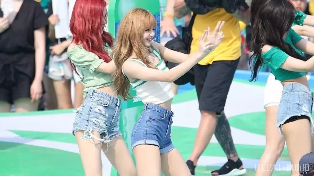 这个韩国女星脸那么大,竟是靠发型变美的