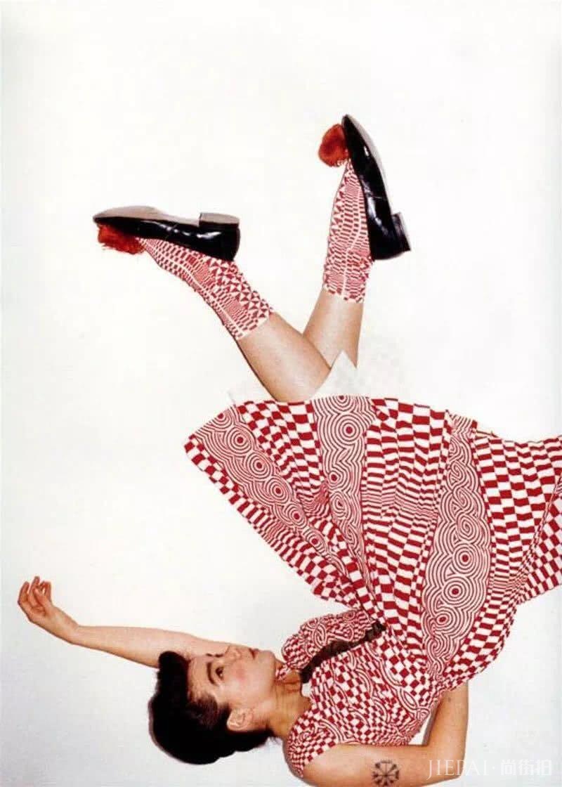 她是王菲最爱模仿的人,拍一次电影就得影后,55岁也DRAMA