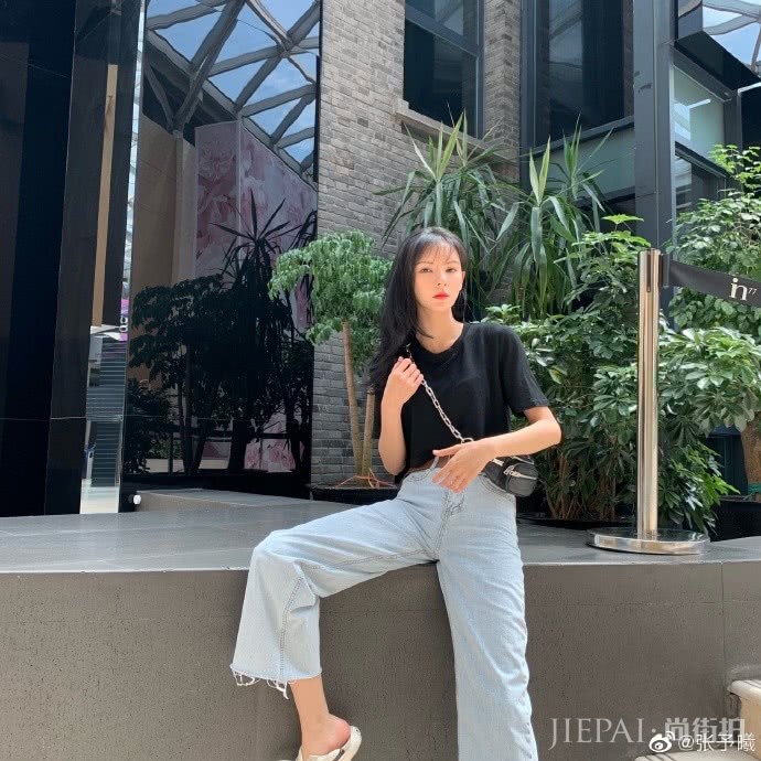 王思聪前女友张予曦晒美照网红味太浓