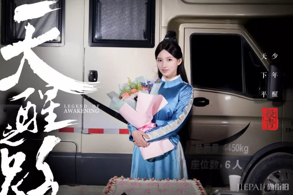 没想到,撕漫少女程潇竟然是个多面派