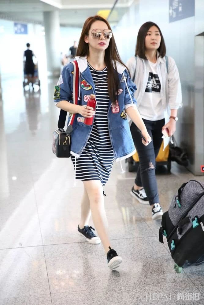 T恤裙一穿就像出门去拿快递的，怎么办？