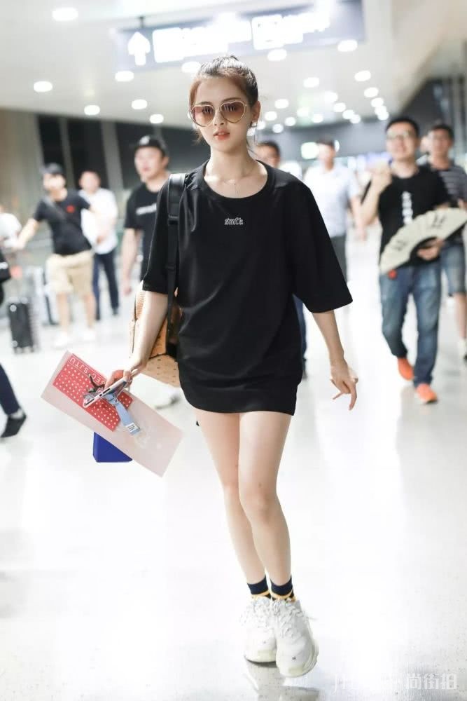 T恤裙一穿就像出门去拿快递的，怎么办？