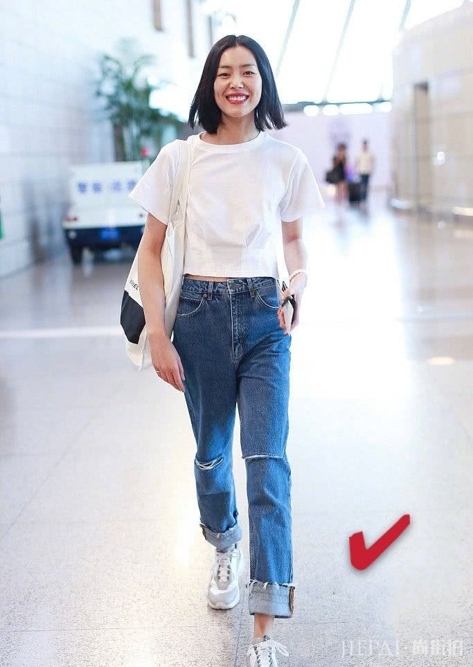 超模最爱夏季露脐装！减龄又显瘦的吊带，分分钟“斩男”