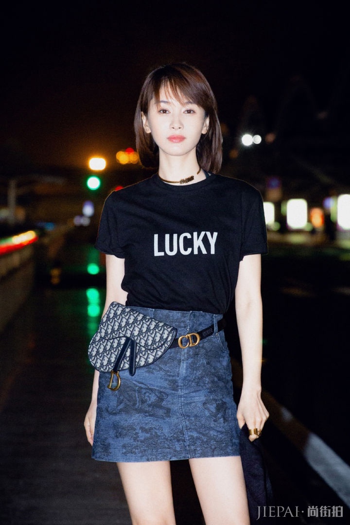 小个子明星王子文搭配多变,还很有气质