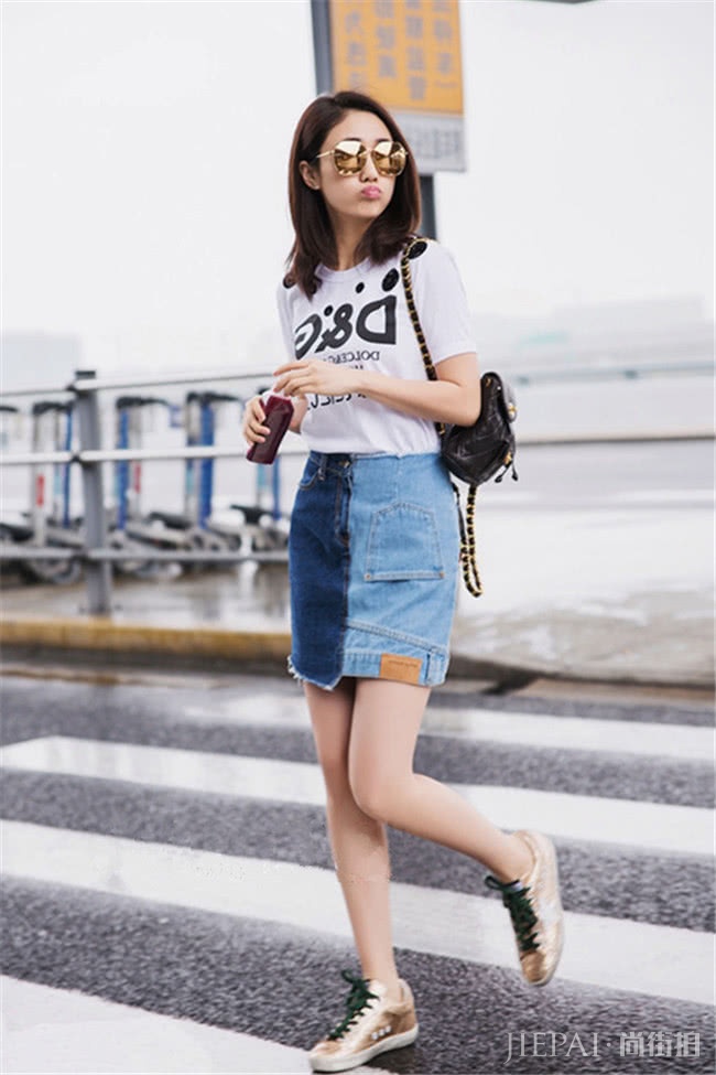 想提升穿搭高级感，穿T恤＋牛仔裙可盐可甜