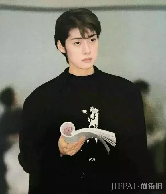 日本国宝级女演员,英气的外表把人“帅弯”,帅的男人也会嫉妒?