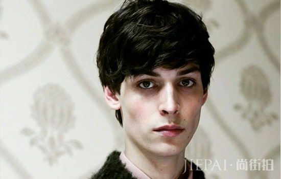 男生头发多适合什么发型 蓬松的烫发帅气十足