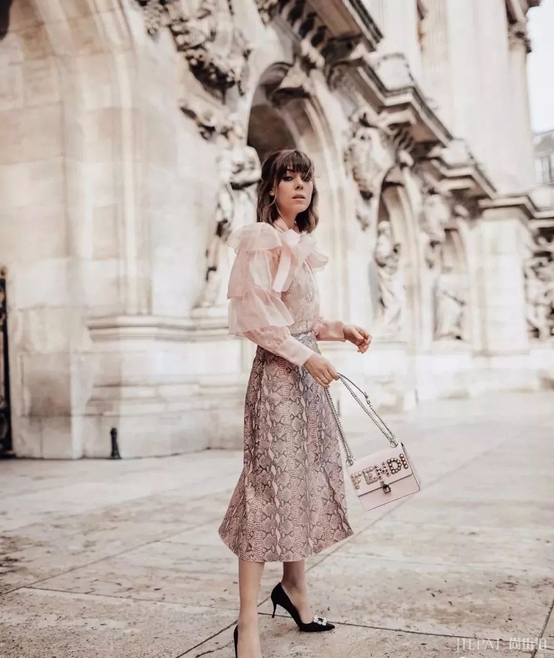 比衬衫更流行的Blouse,在抖音上都爆火!