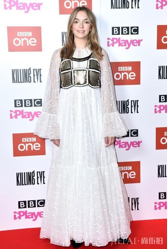 一张照片获13万点赞,连霉霉都爱看她的剧,迷人的“小变态”