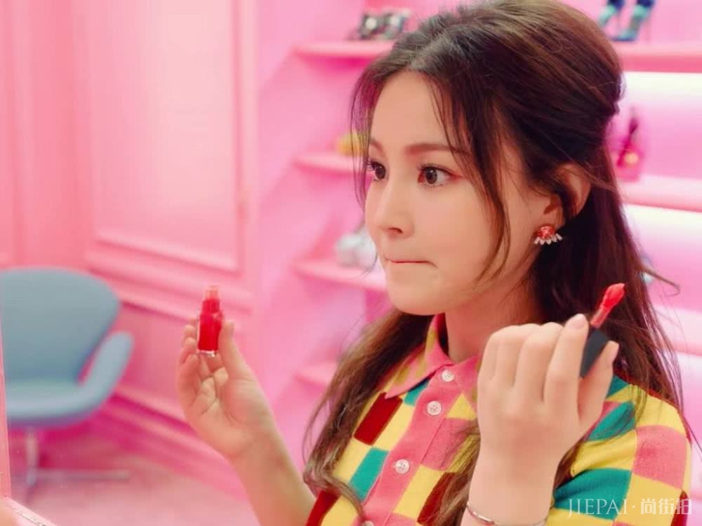 李遐怡被称“怪物新人”,靠穿搭才能留住粉丝?