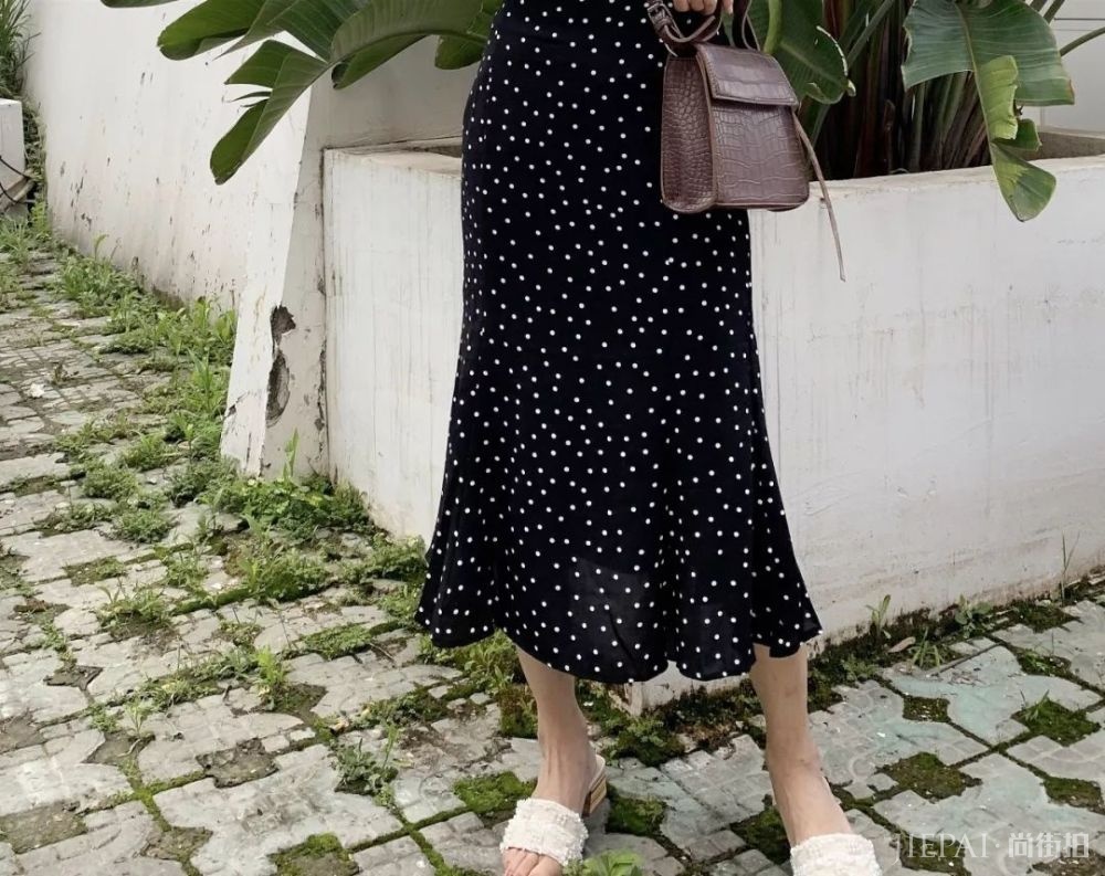 阔腿裤out了!今夏流行拖地裤