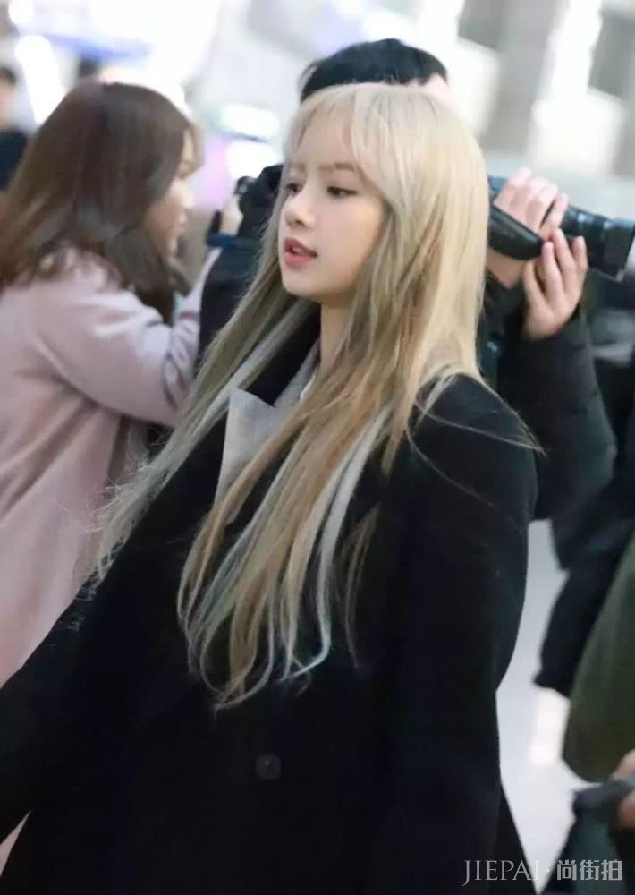 这个韩国女星脸那么大,竟是靠发型变美的