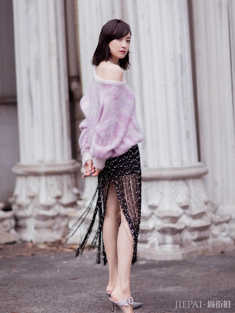 宋茜穿粉色毛衣搭配流苏裙,这样的搭配也太温柔了吧