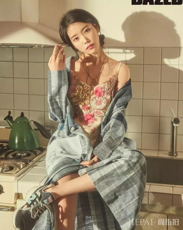 李知恩虽然只有162cm,却靠打扮硬穿出180的气场