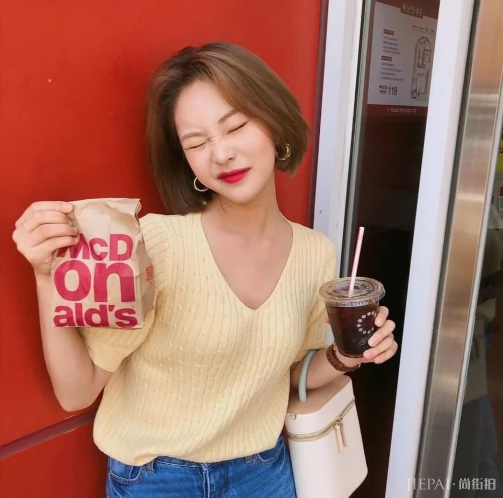 跟着ins上的短发小姐姐们学习夏日穿衣打扮