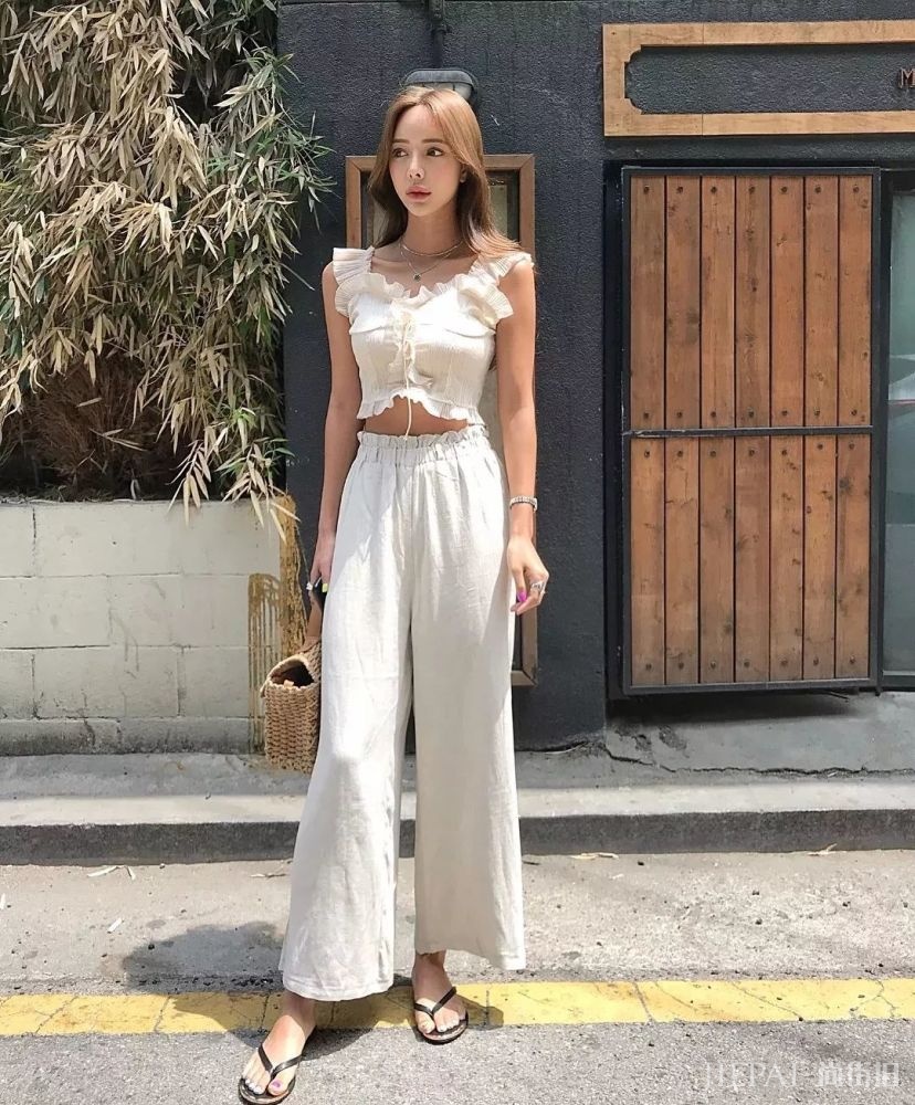 短上衣搭配高腰下装显瘦5斤显高10公分