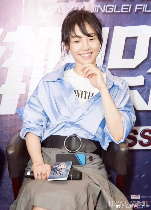 白T恤+小白鞋，搭配起来这么好看！