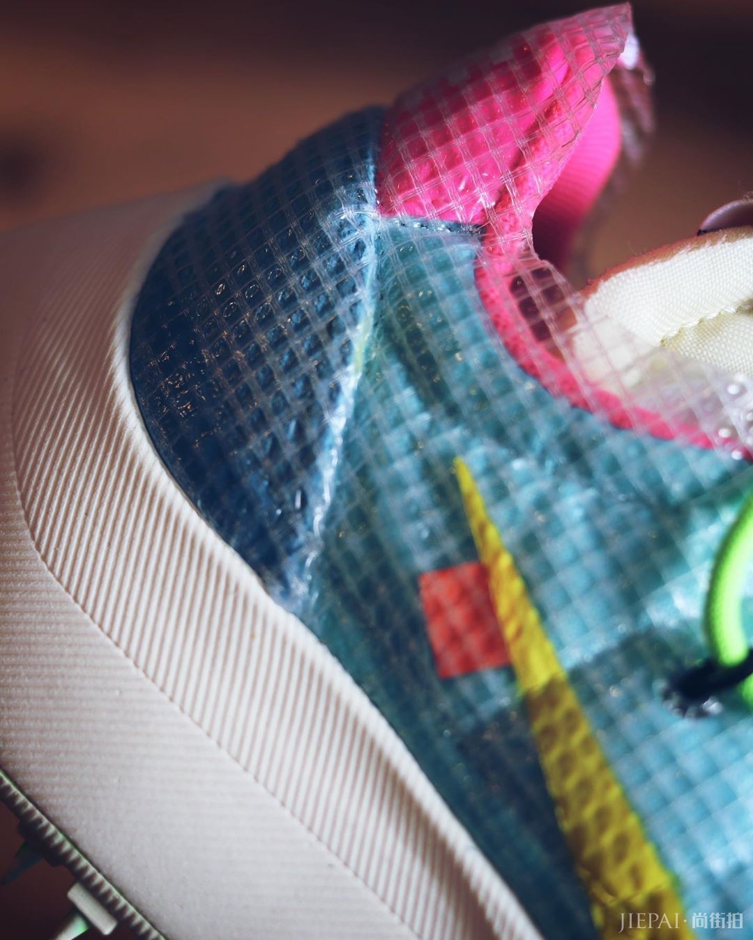 OFF-WHITE x NIKE Vapor Street最新上脚照片一览，鞋王定了？