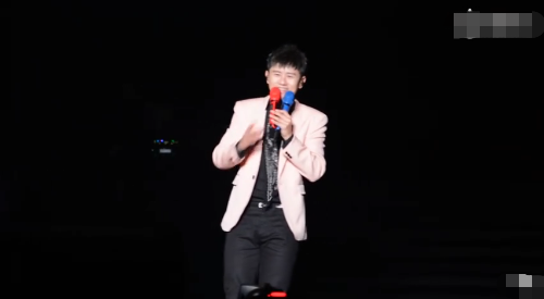 张杰回应记错与谢娜的结婚年份,回家跪搓衣板,顺便把衣服洗了
