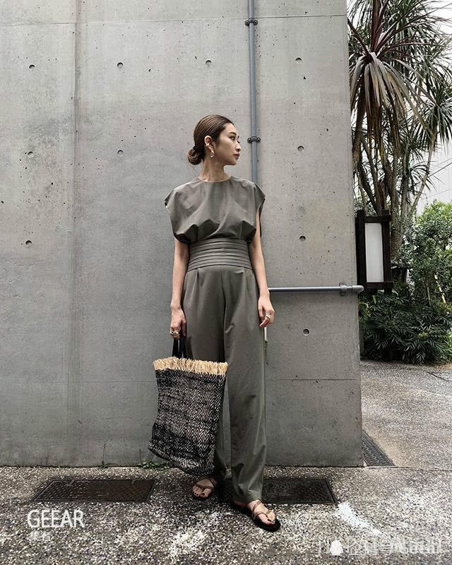 夏天想穿的凉爽又显瘦?和日本博主偷师宽松版型的高级感穿搭