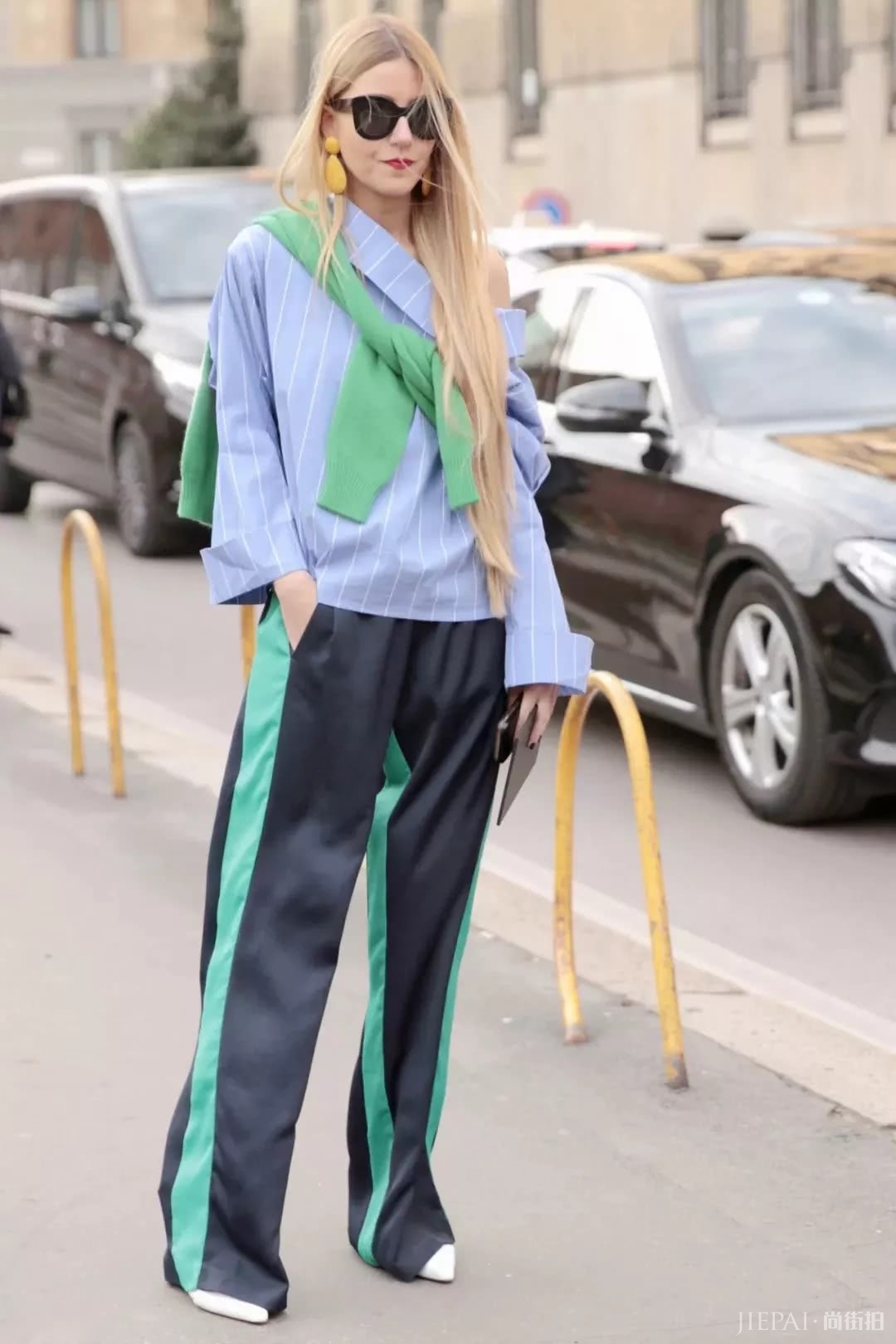 上班一族怎么搭配，教你一件衬衫就抢镜，超迷人