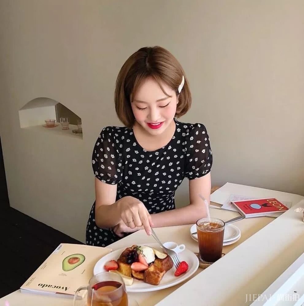 跟着ins上的短发小姐姐们学习夏日穿衣打扮