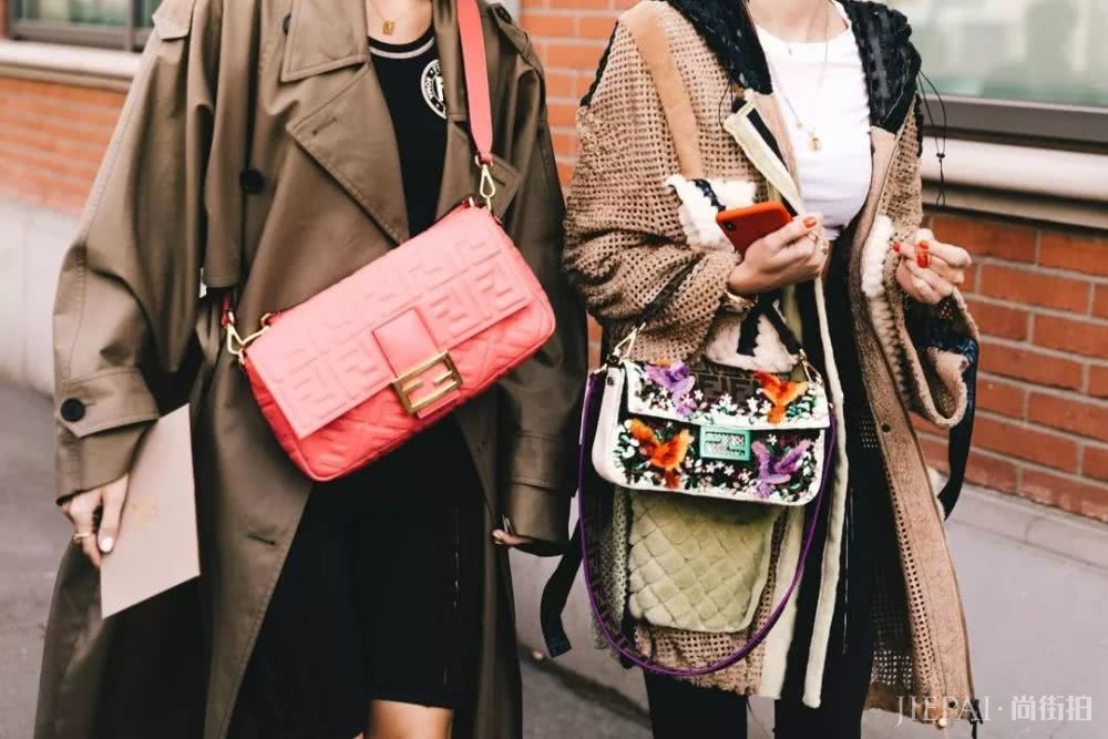 天气这么热,上街只缺一个腋下包了