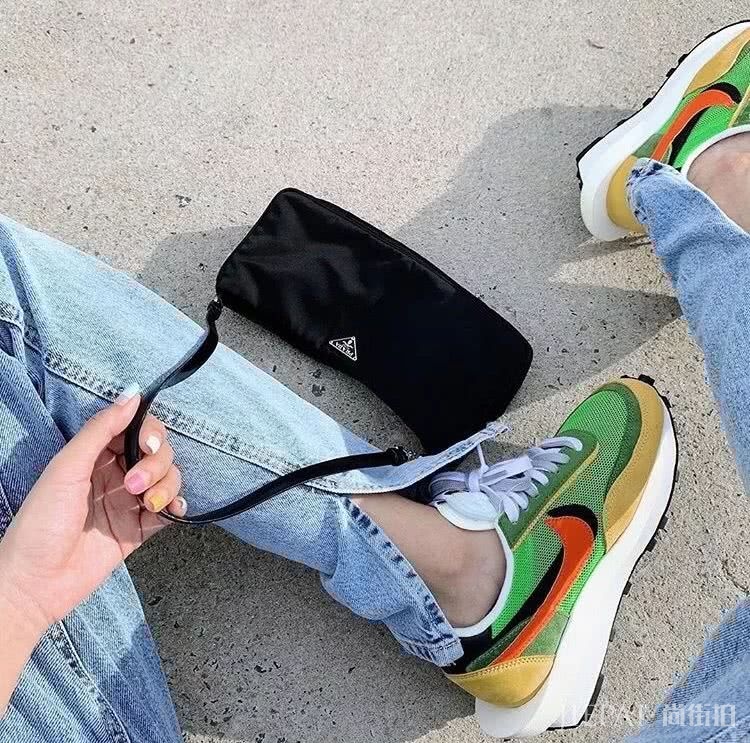 腰包2019年已经过时了，如今最火的It Bag是它！