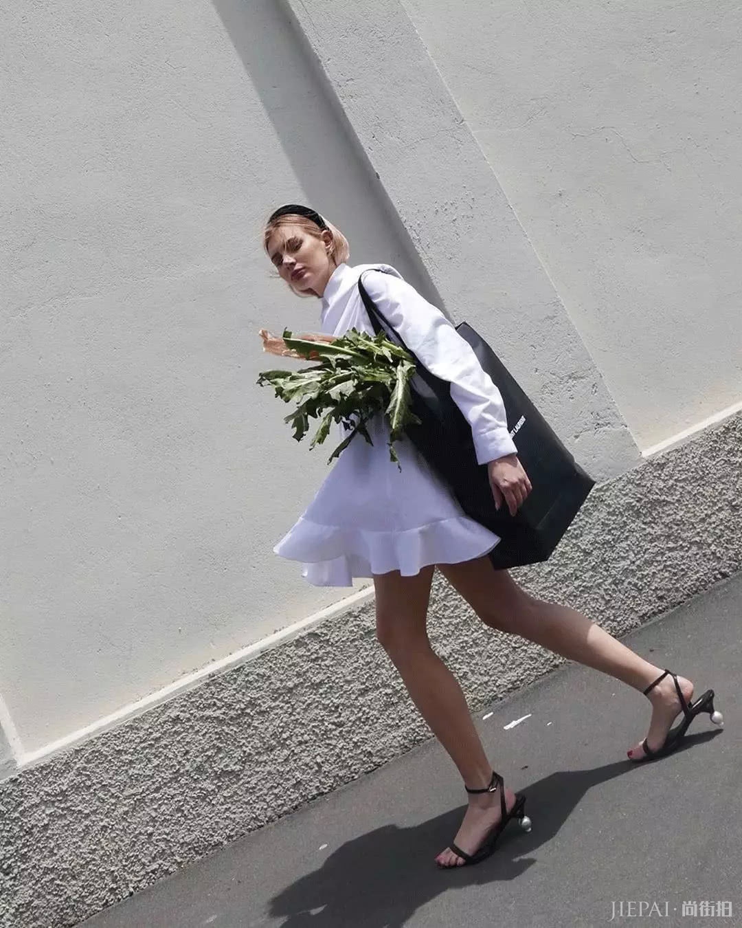 今年最火的细带凉鞋,怎么搭最好看都帮你们看好了