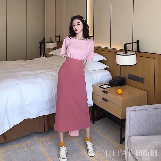 女人味是穿出来的,这8套“高级感”穿搭让你一下美回18岁