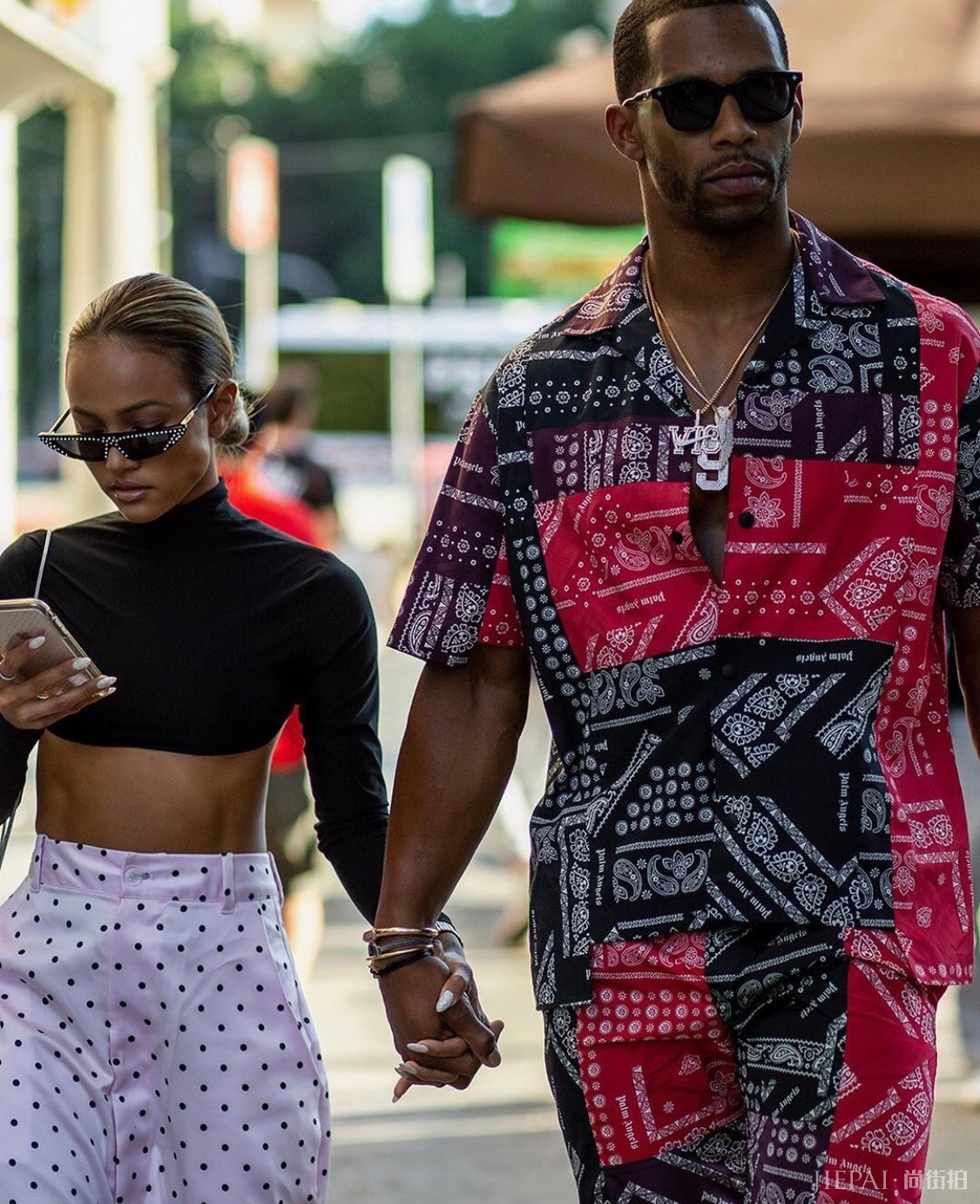 行走的教科书！米兰时装周时尚达人教你玩转街头穿搭！