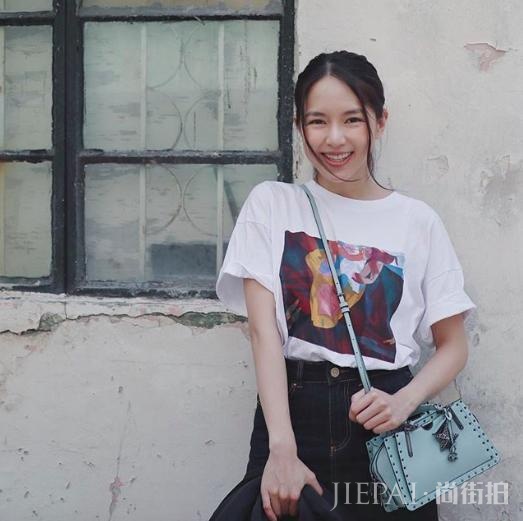 女孩子们今年夏天白T穿搭术在这,学会就能穿出新鲜感