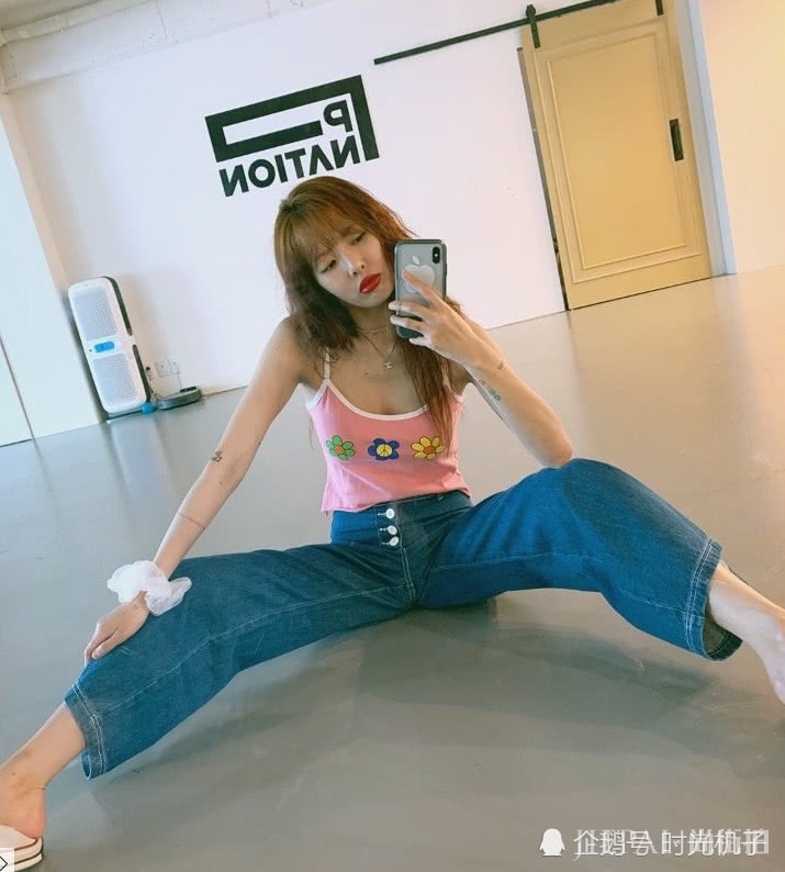 金泫雅连小女孩的衣服也要穿？这次的分享私服太赞了