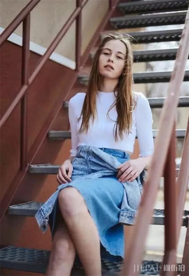 夏季用一条减龄牛仔裙来降温！穿出清新文艺感
