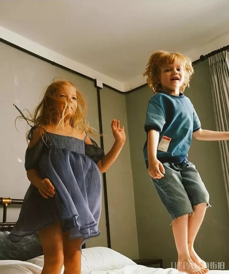 带娃出街这样穿，随手一拍就是杂志大片