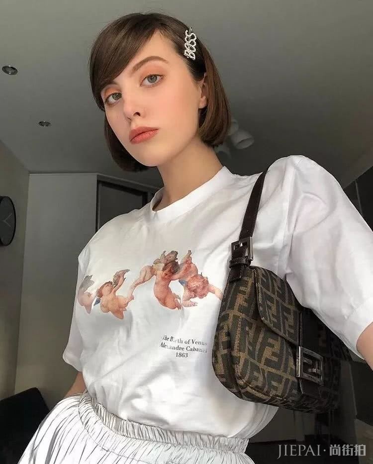 腰包2019年已经过时了，如今最火的It Bag是它！