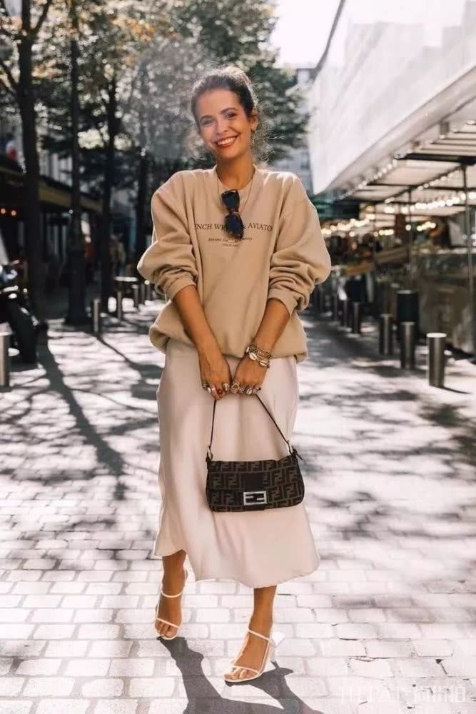 2019年夏天橄榄绿搭配水蓝色,越穿越高级